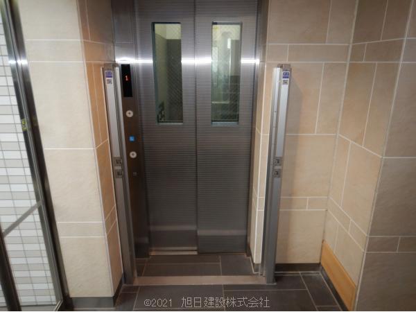 エレベーター前